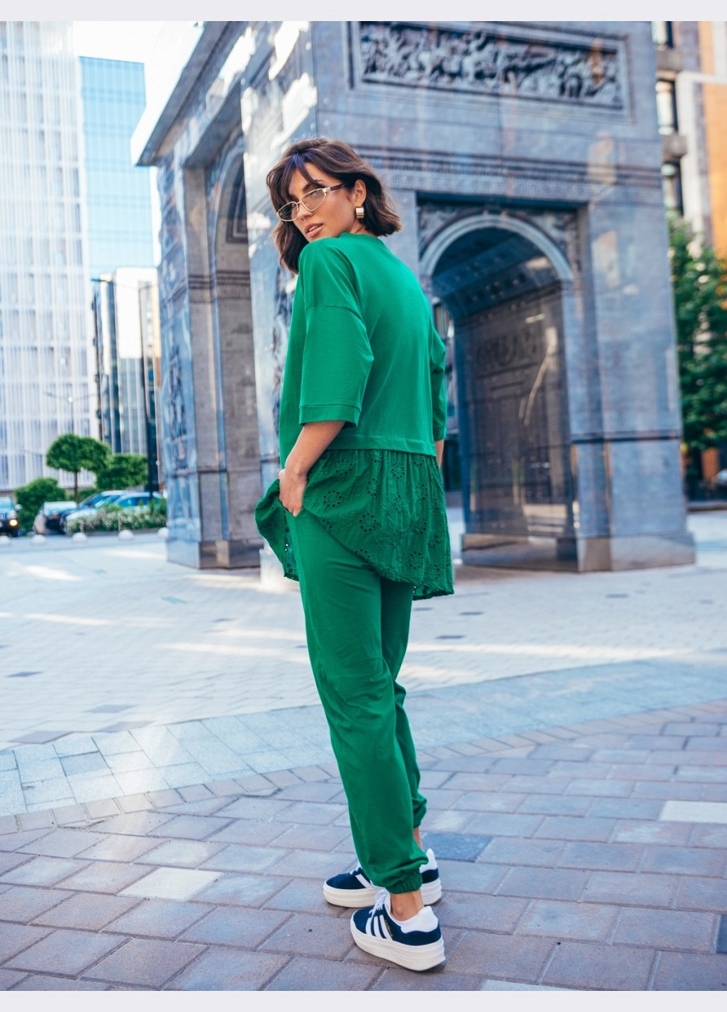 костюм із брюками та подовженою кофтою зелений Dressa (260616811)