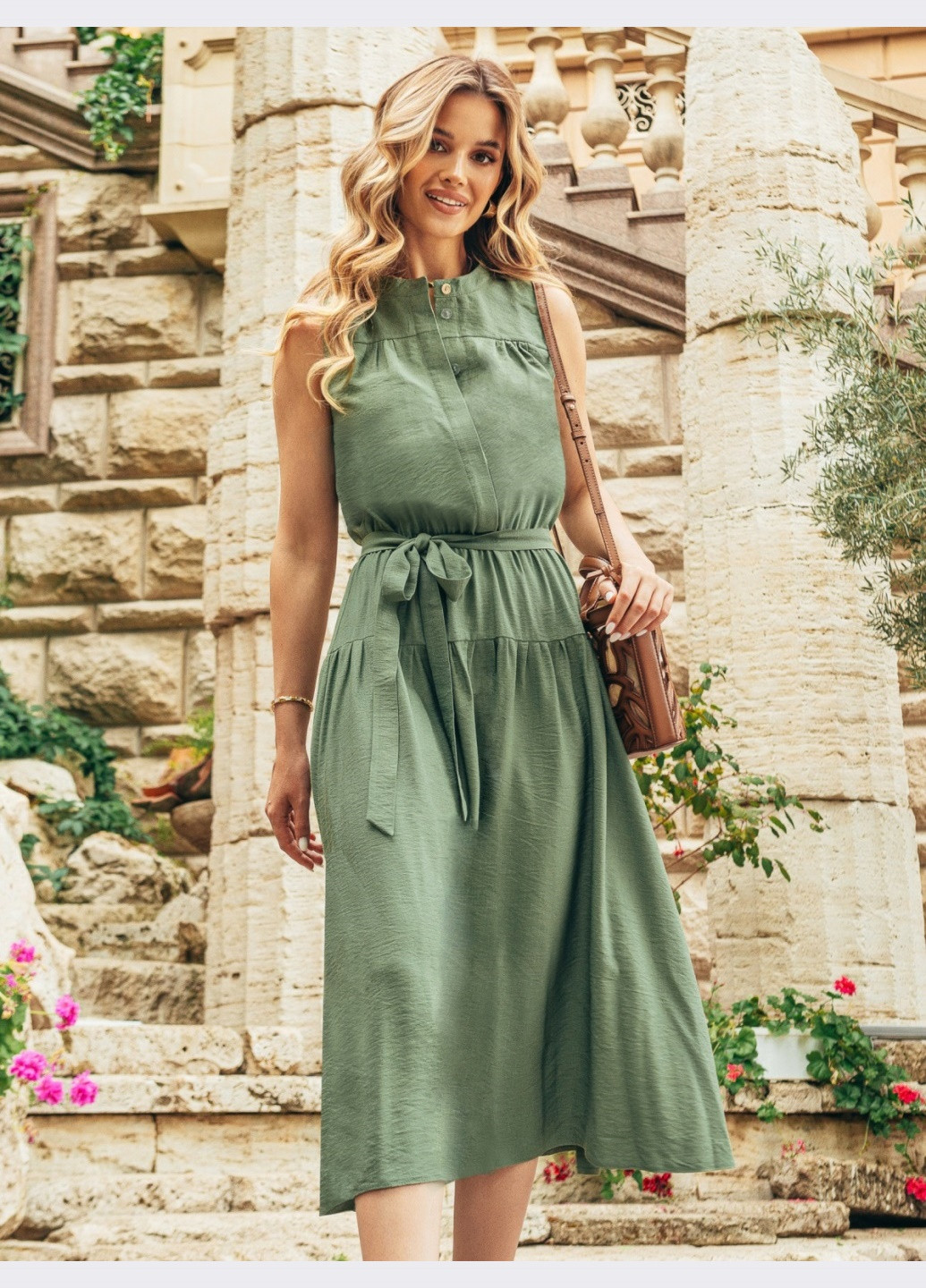 Оливковое (хаки) льняное платье-миди цвета хаки Dressa