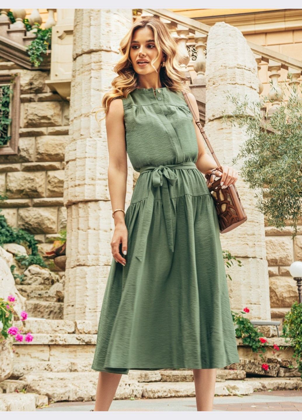 Оливковое (хаки) льняное платье-миди цвета хаки Dressa