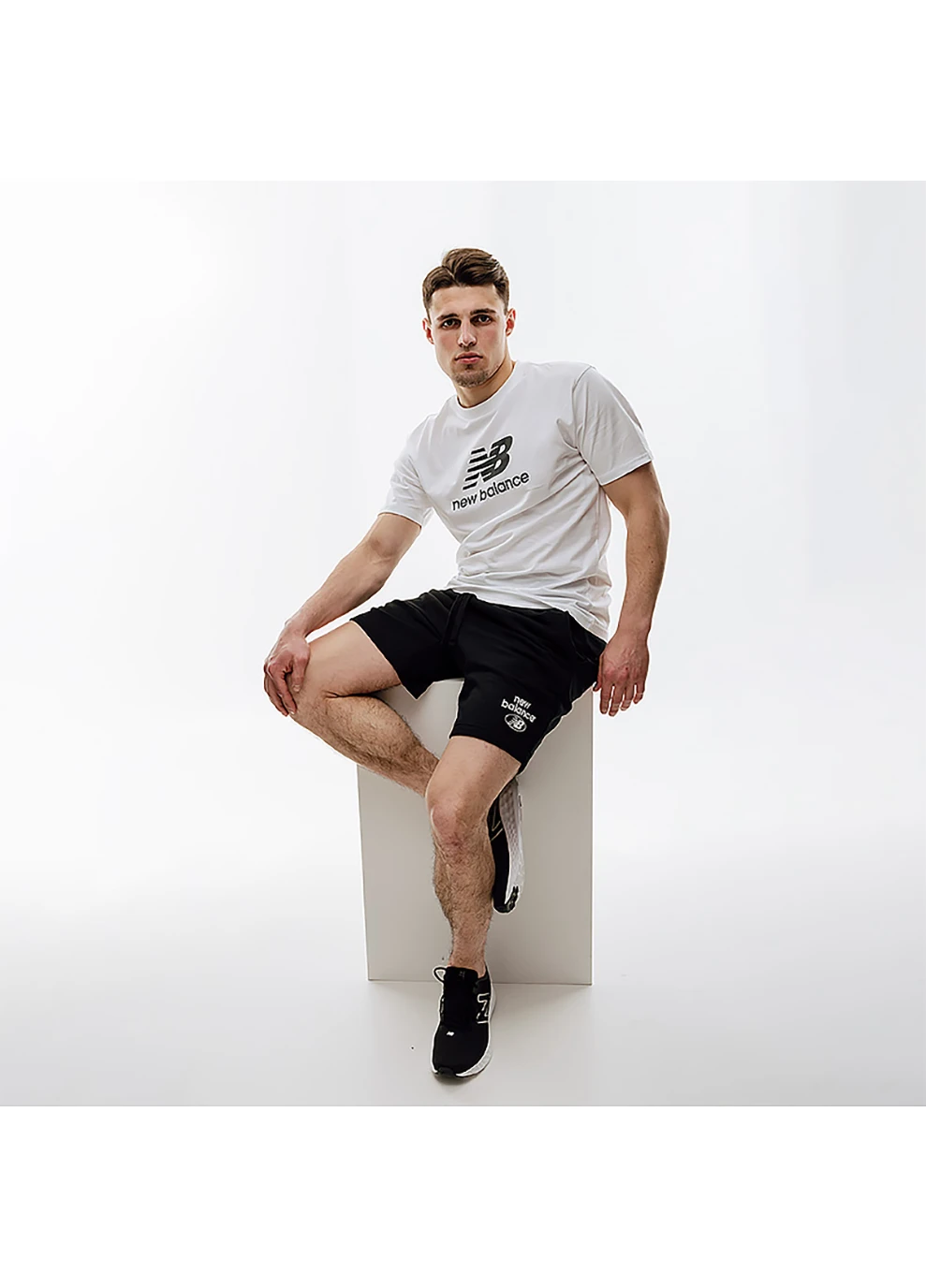Біла чоловіча футболка essentials stacked logo білий New Balance