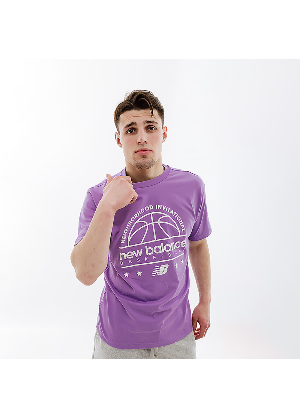 Фиолетовая мужская футболка hoops graphic фиолетовый New Balance