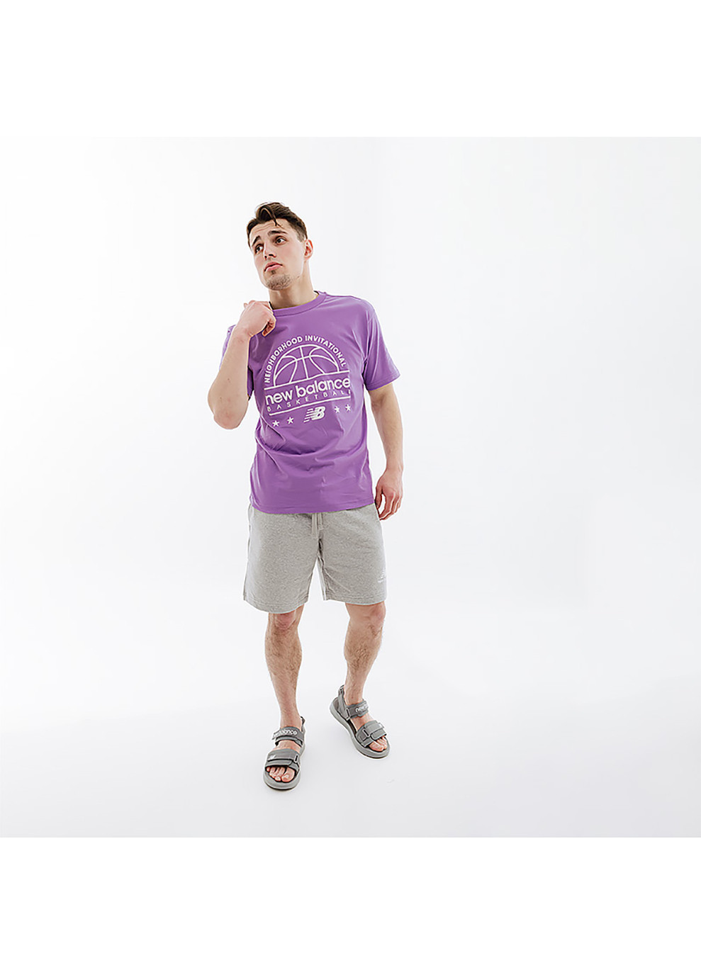 Фиолетовая мужская футболка hoops graphic фиолетовый New Balance