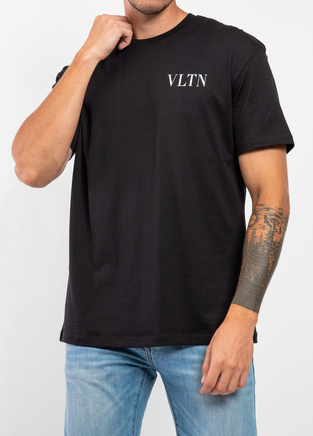 Черная белая футболка с логотипом Valentino