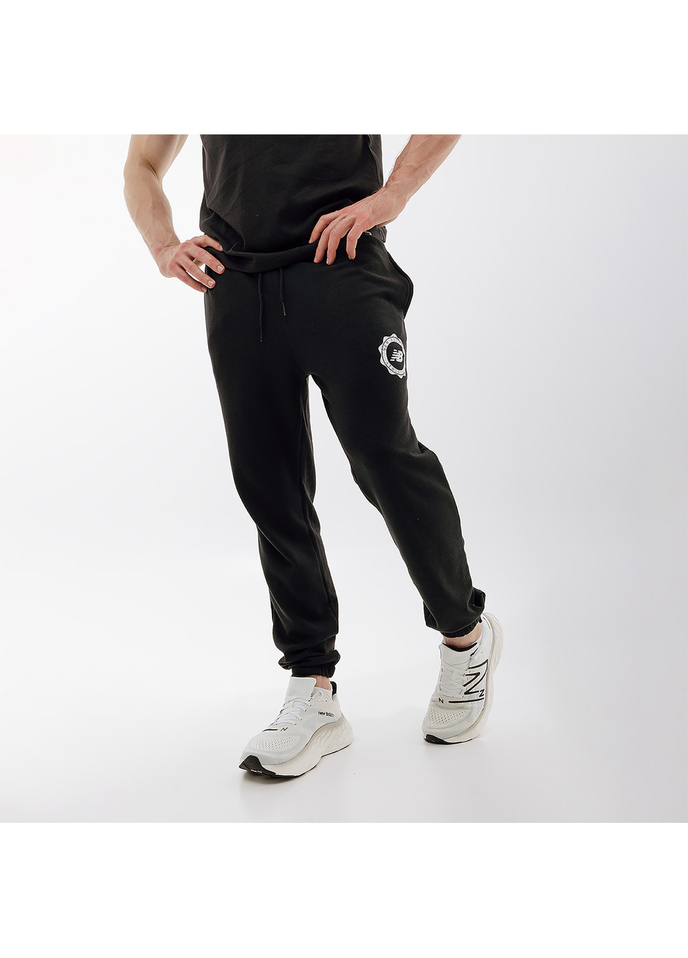 Черные спортивные демисезонные брюки New Balance