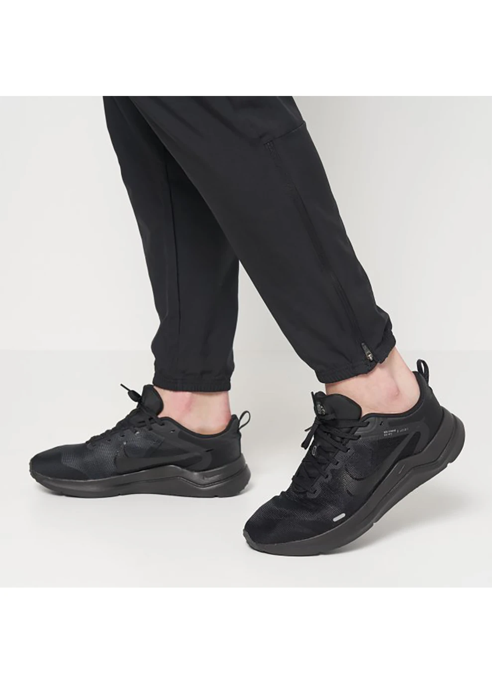Чорні чоловічі кросівки downshifter 12 чорний демісезон Nike
