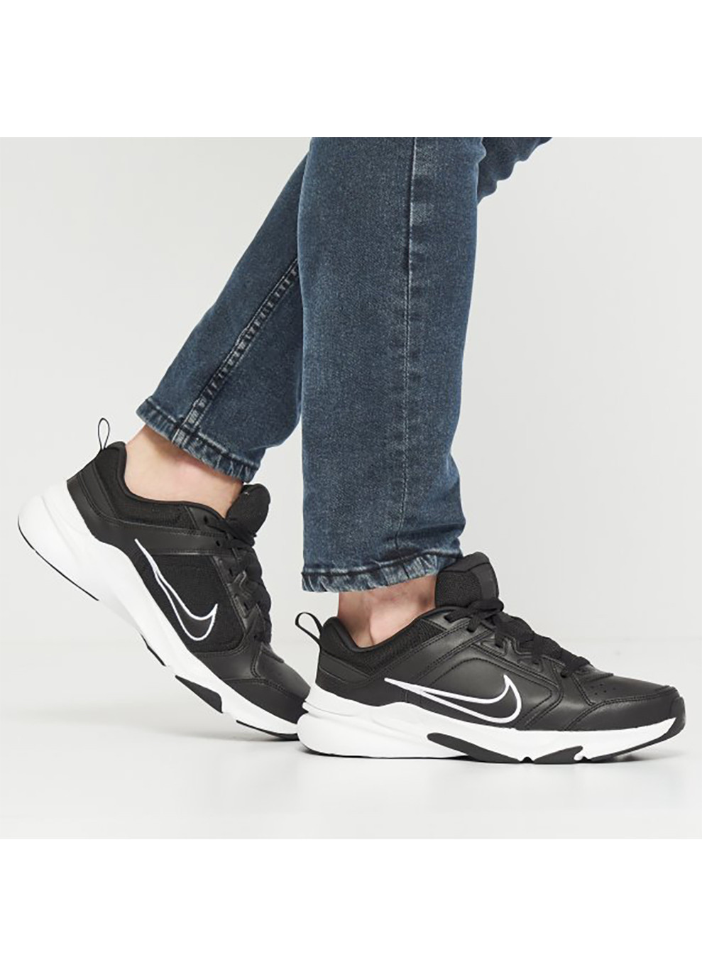 Білі Осінні чоловічі кросівки defy all day чорний Nike