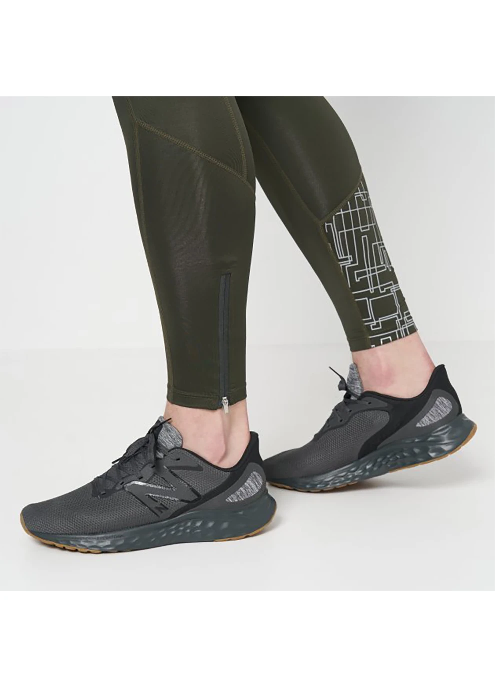 Чорні кросівки чол. arisні v4 чорний демісезон New Balance