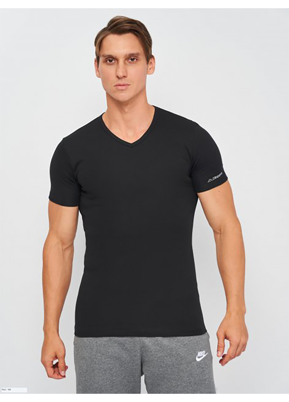 Черная футболка t-shirt mezza manica scollo v черный муж m k1311 nero m Kappa
