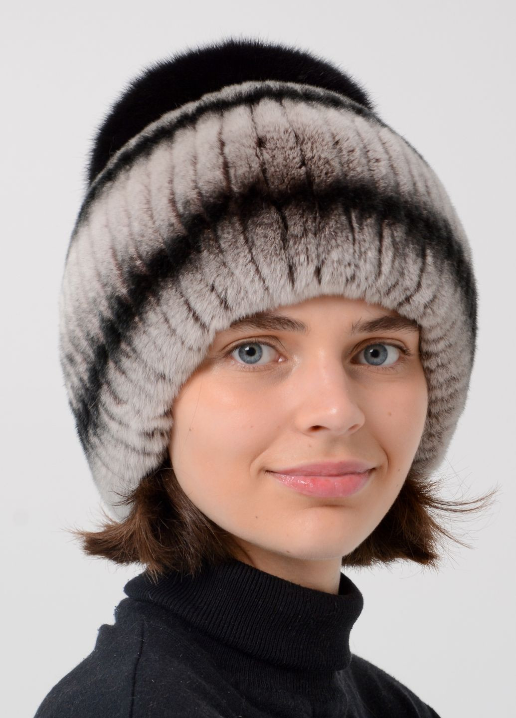 Зимова жіноча хутряна шапка з хутра рекс з помпоном з хутра песця Меховой Стиль бини (260947279)