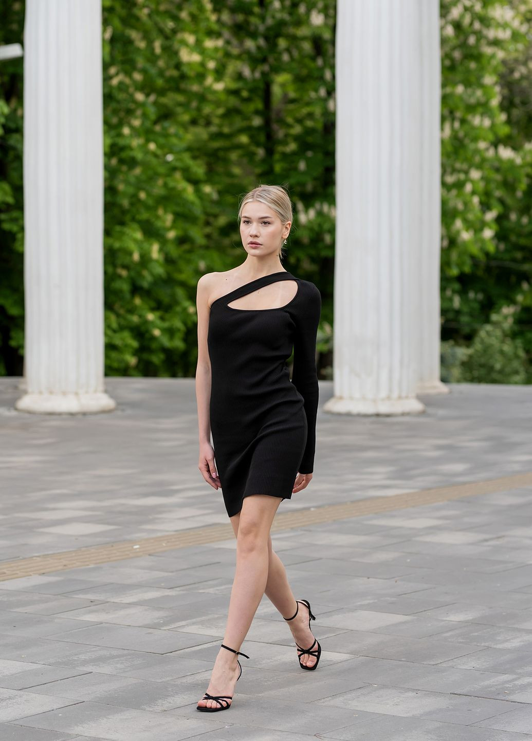Черное чорна сукня з одним рукавом в'язка марітель Maritel'