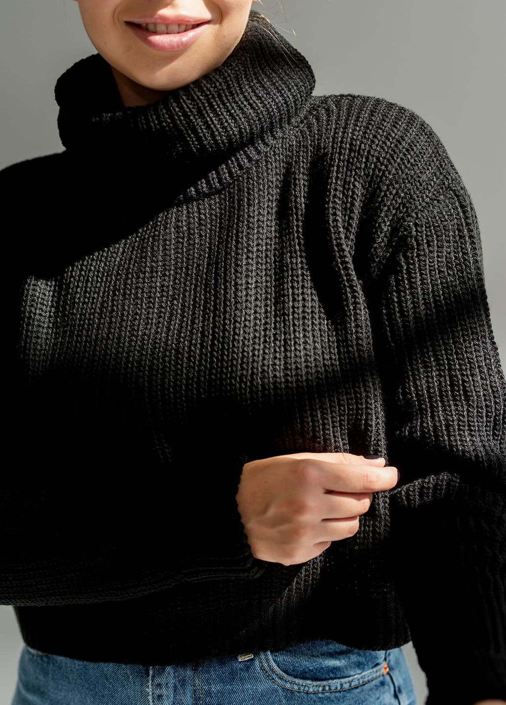 Черный чорний вкорочений светр з хомутом в'язка марітель Maritel'