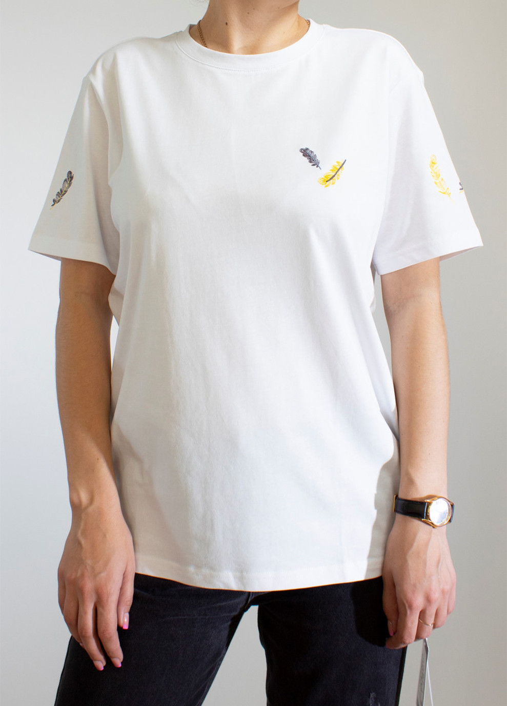 Белая демисезон женская футболка feathers white No Brand
