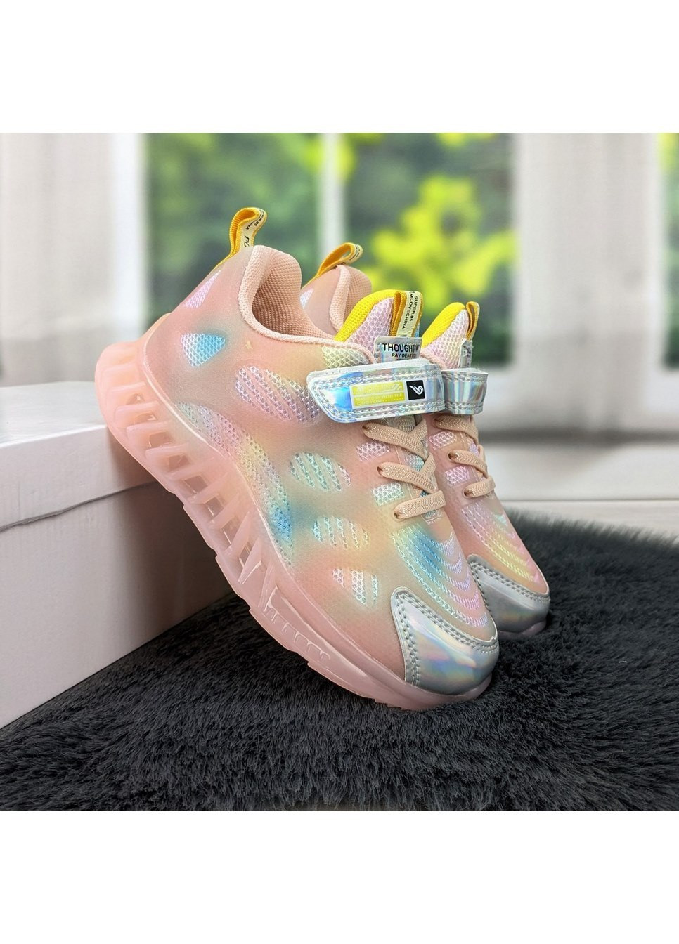 Розовые демисезонные кроссовки для девочки Paliament