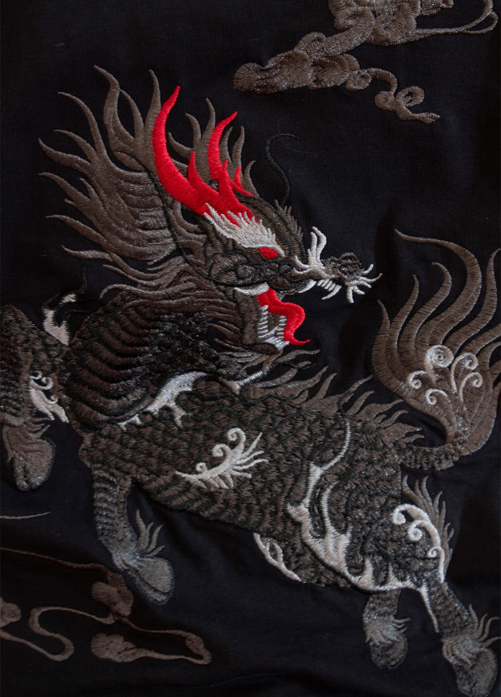 Черная демисезон женская футболка the dragon black No Brand
