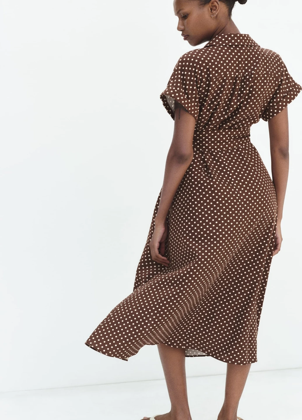 Коричнева повсякденний сукня Zara в горошок