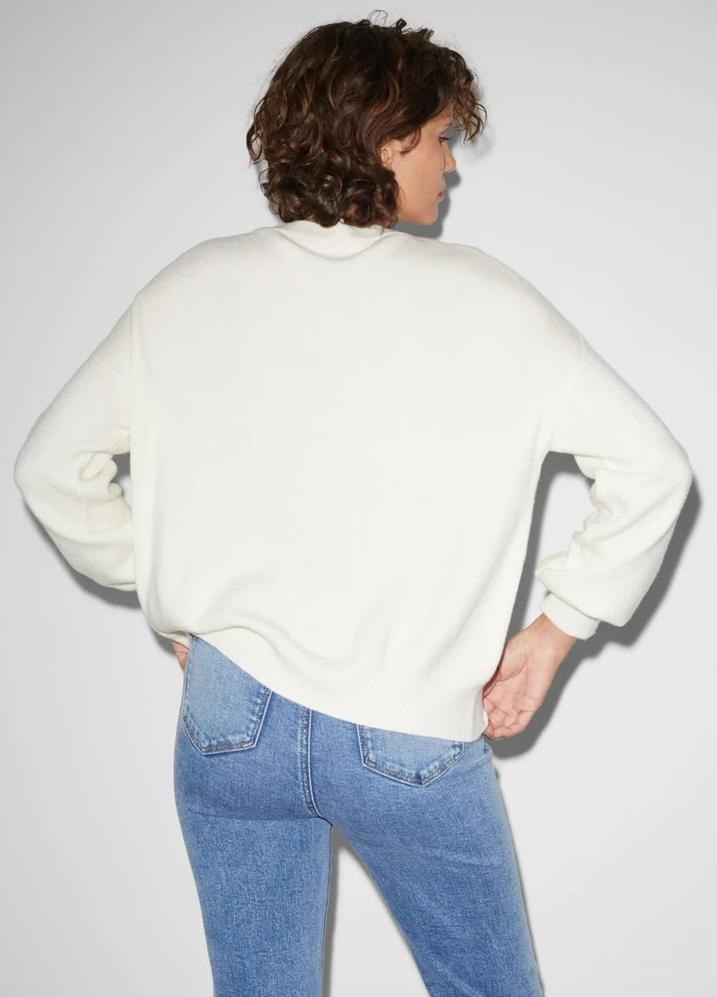 Молочний демісезонний светр з вишивкою C&A