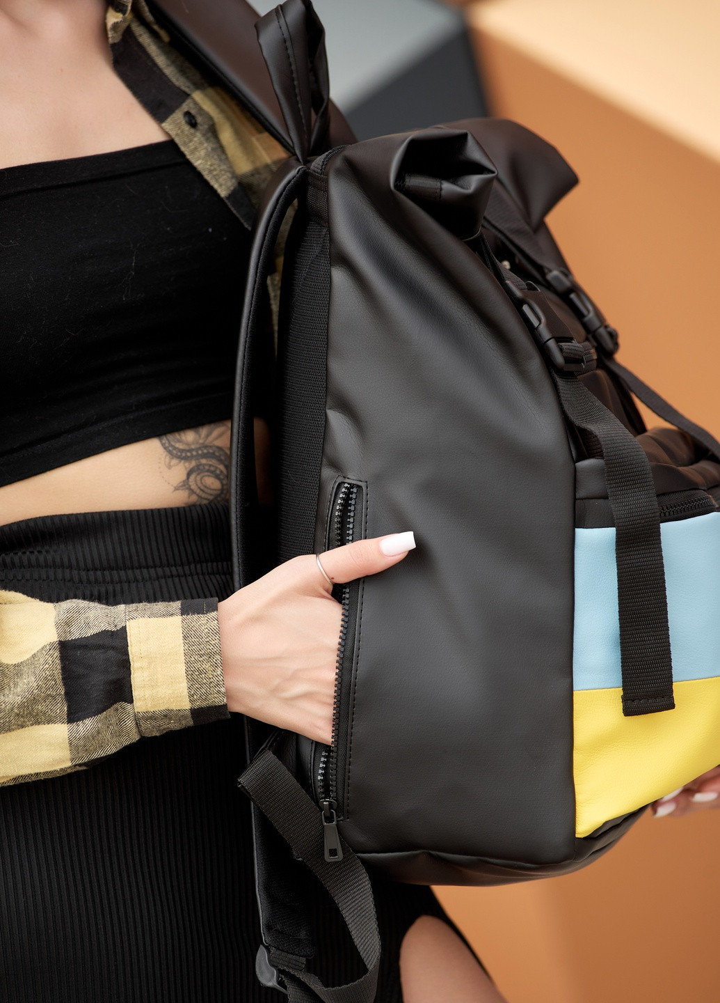 Женский рюкзак ролл RollTop LTH черный с флагом Украины Sambag (259300120)