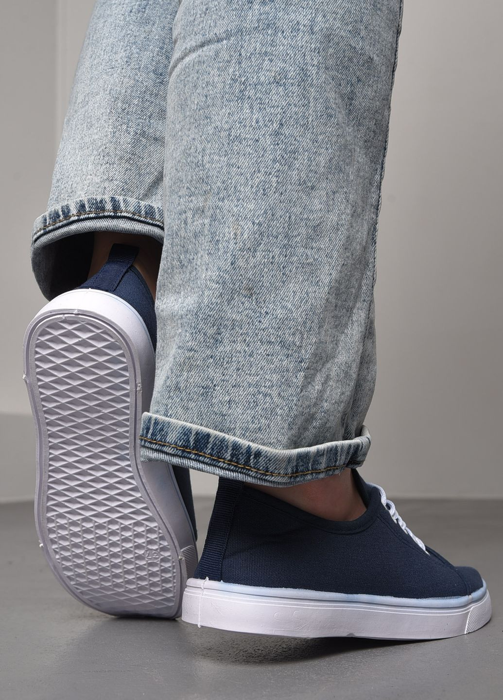 Мокасини жіночі темно-синього кольору на шнурівці Let's Shop (277925770)