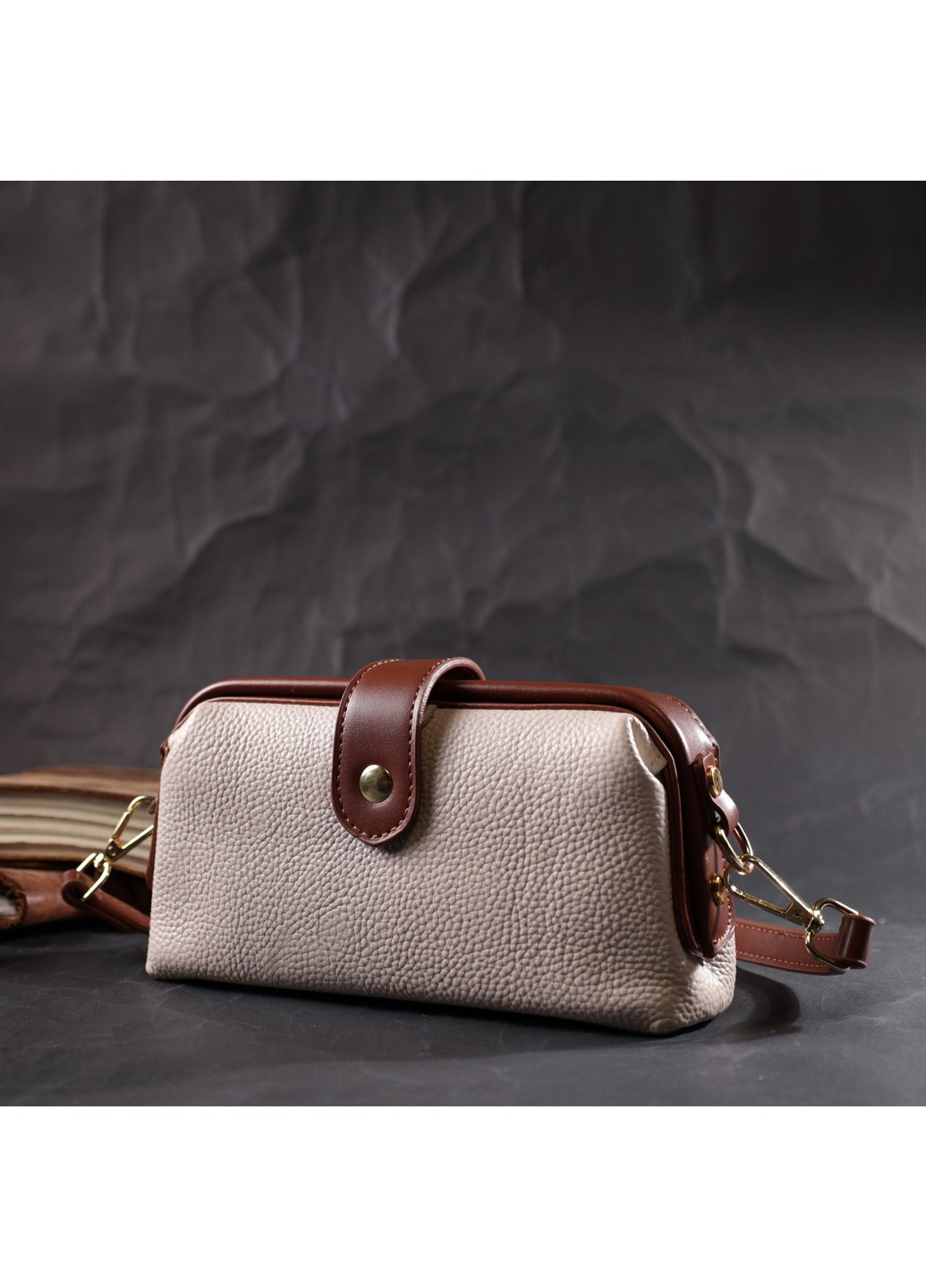 Чудовий клатч з цікавою клямкою з натуральної шкіри 22426 Білий Vintage (276461756)