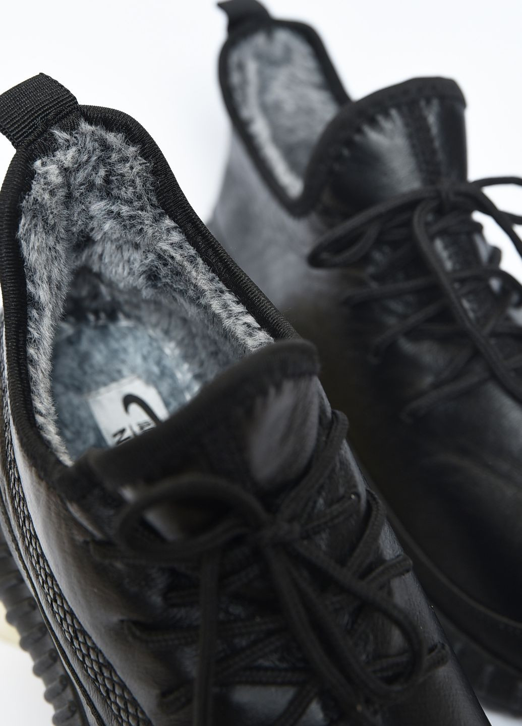 Зимние ботинки женские на меху черного цвета дезерты Let's Shop без декора из искусственной кожи