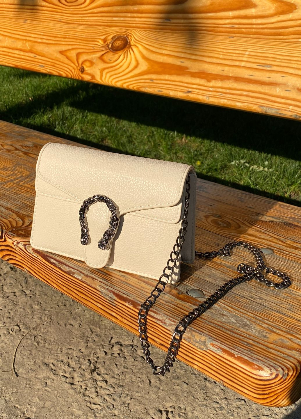 Жіноча сумка крос-боді з підковою біла No Brand (267808287)