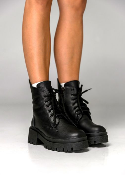 Зимние стильные женские ботинки из натуральной кожи черного цвета берцы Villomi со шнуровкой