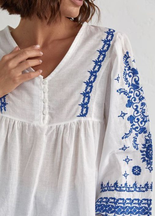 Блузка вишиванка з шикарною синьою вишивкою біла No Brand (260167880)