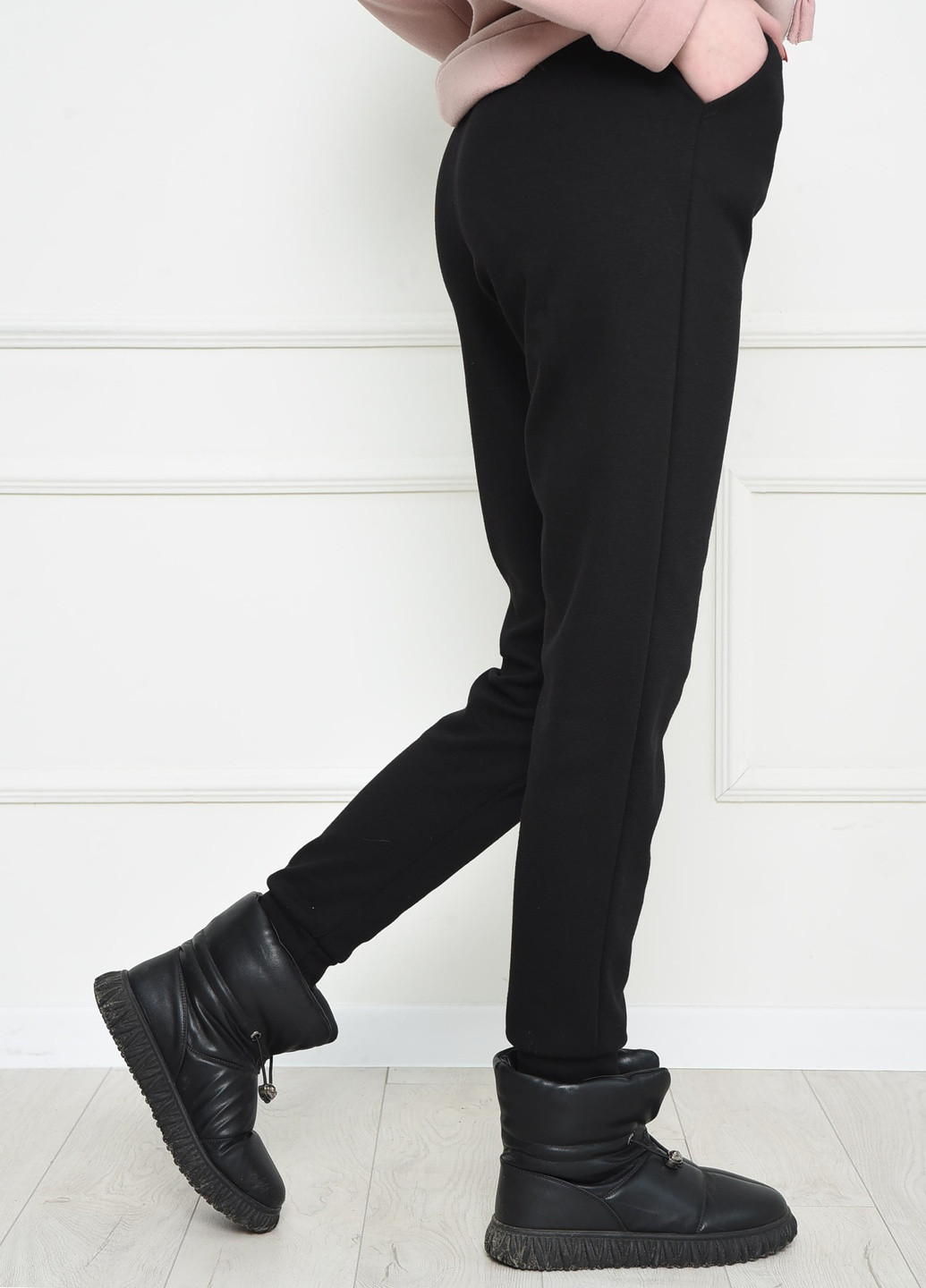 Спортивні штани жіночі чорного кольору Let's Shop (256971189)