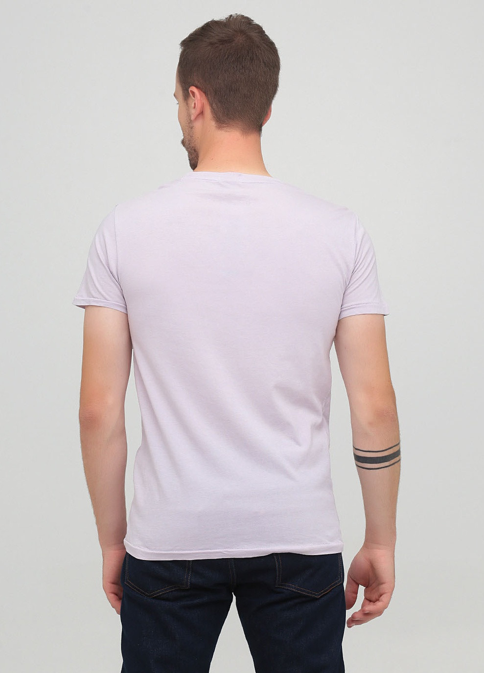 Розовая футболка Urban Outfitters