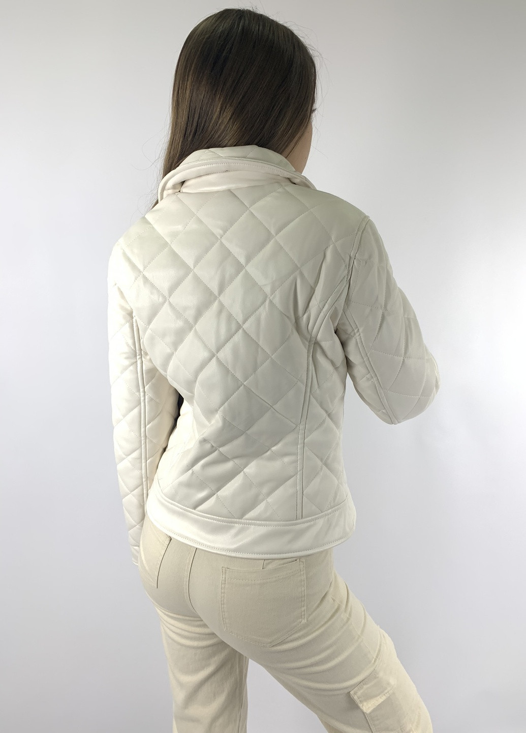 Белая куртка- косуха женская Honey Winter