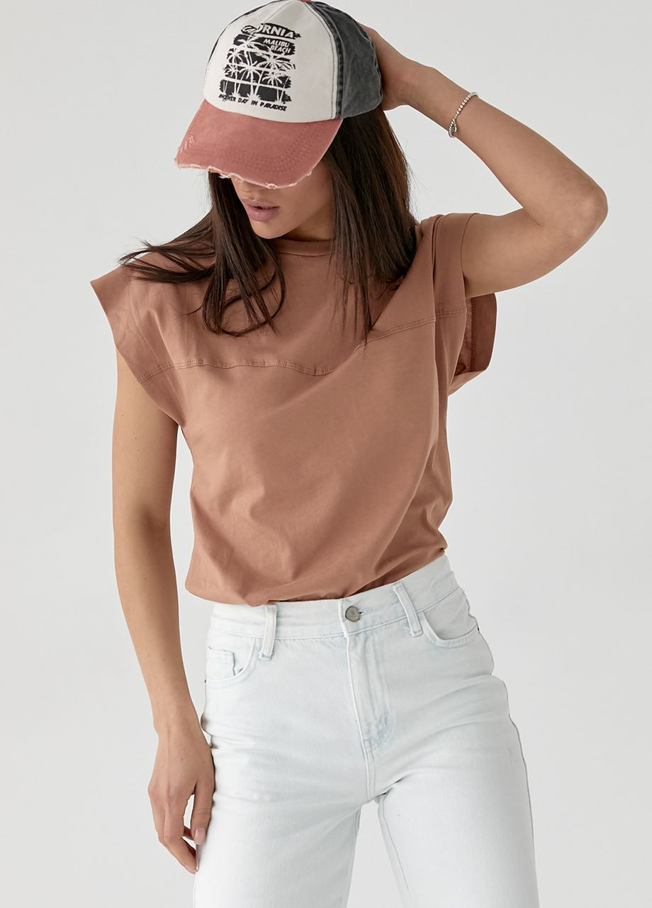 Коричневая летняя однотонная футболка с удлиненным плечевым швом - коричневый Lurex