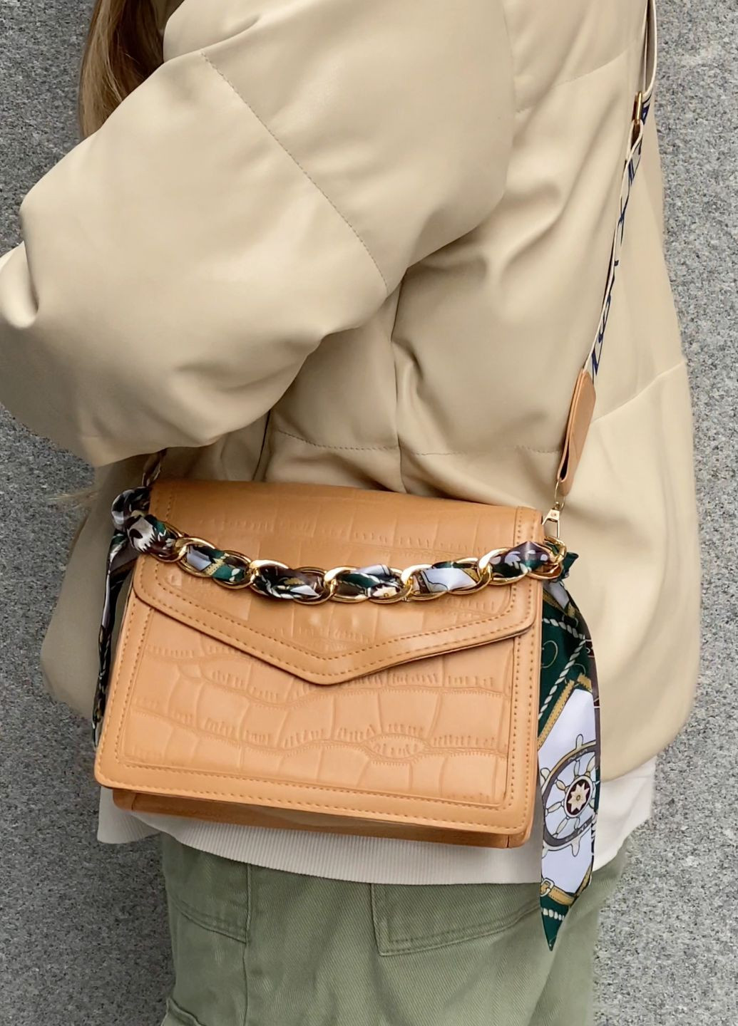 Жіноча сумка крос-боді на широкому ремінці бежева No Brand (272593128)