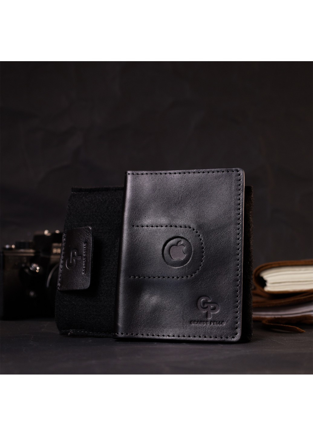 Современная кожаная обложка на паспорт с держателем для Apple AirTag 11622 Черный Grande Pelle (267507183)