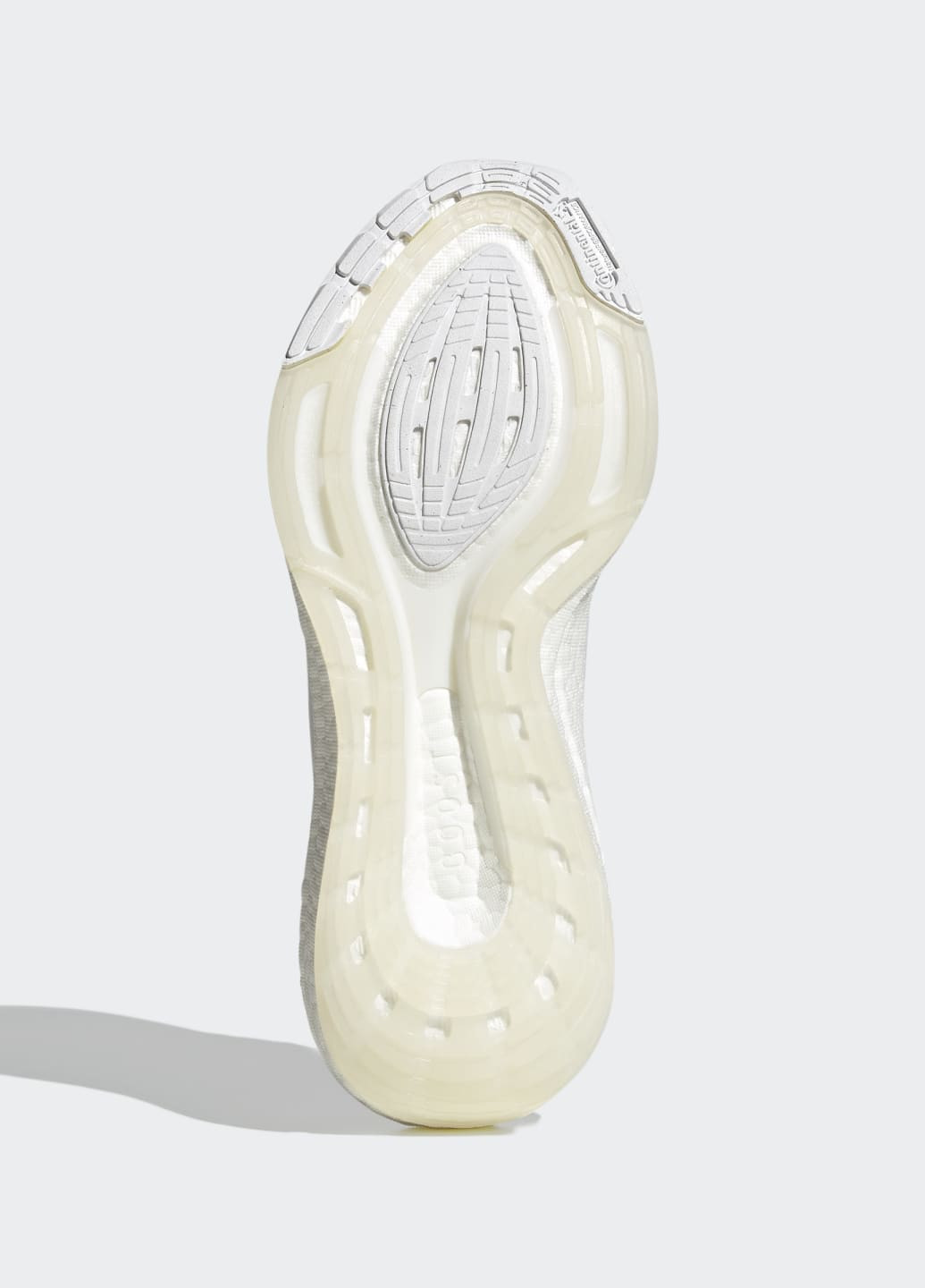 Белые всесезонные кроссовки для бега ultraboost 22 adidas