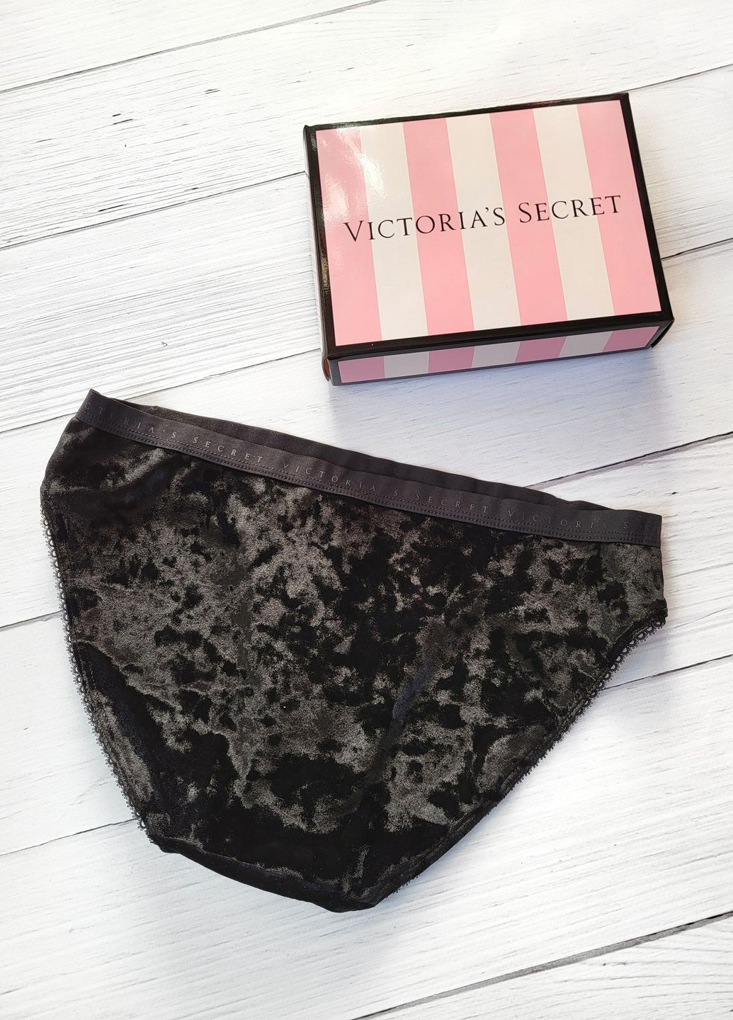 Трусики жіночі black velvet bikini panty Чорні (А-505 S/42) Victoria's Secret (262454150)
