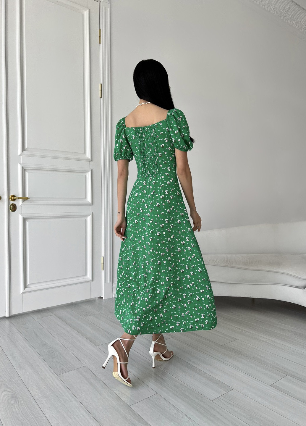 Зеленое кэжуал платье Larionoff с цветочным принтом