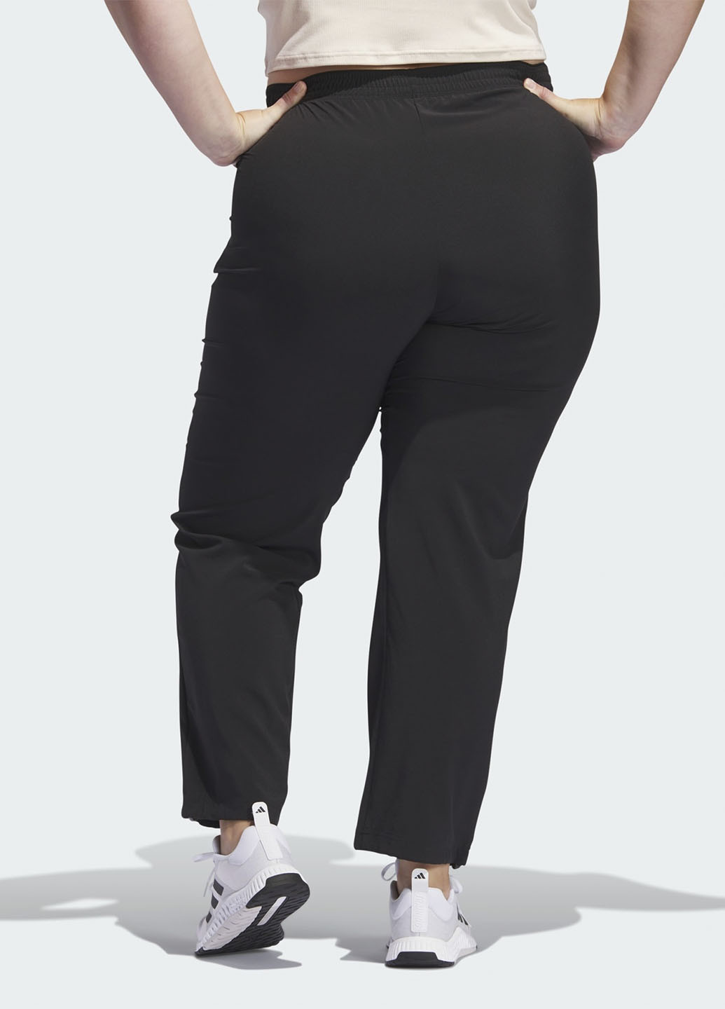 Черные демисезонные брюки adidas