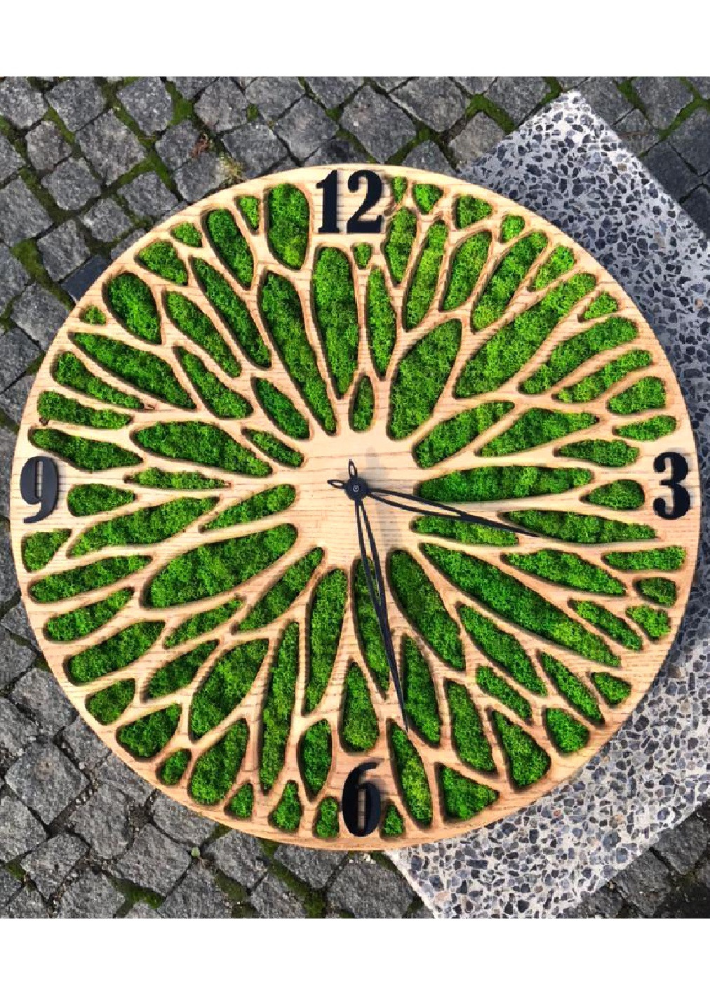 Годинник настінний круглий зі стабілізованим мохом із дерева 35х35х4 см (475805-Prob) Чорні цифри Unbranded (271813776)