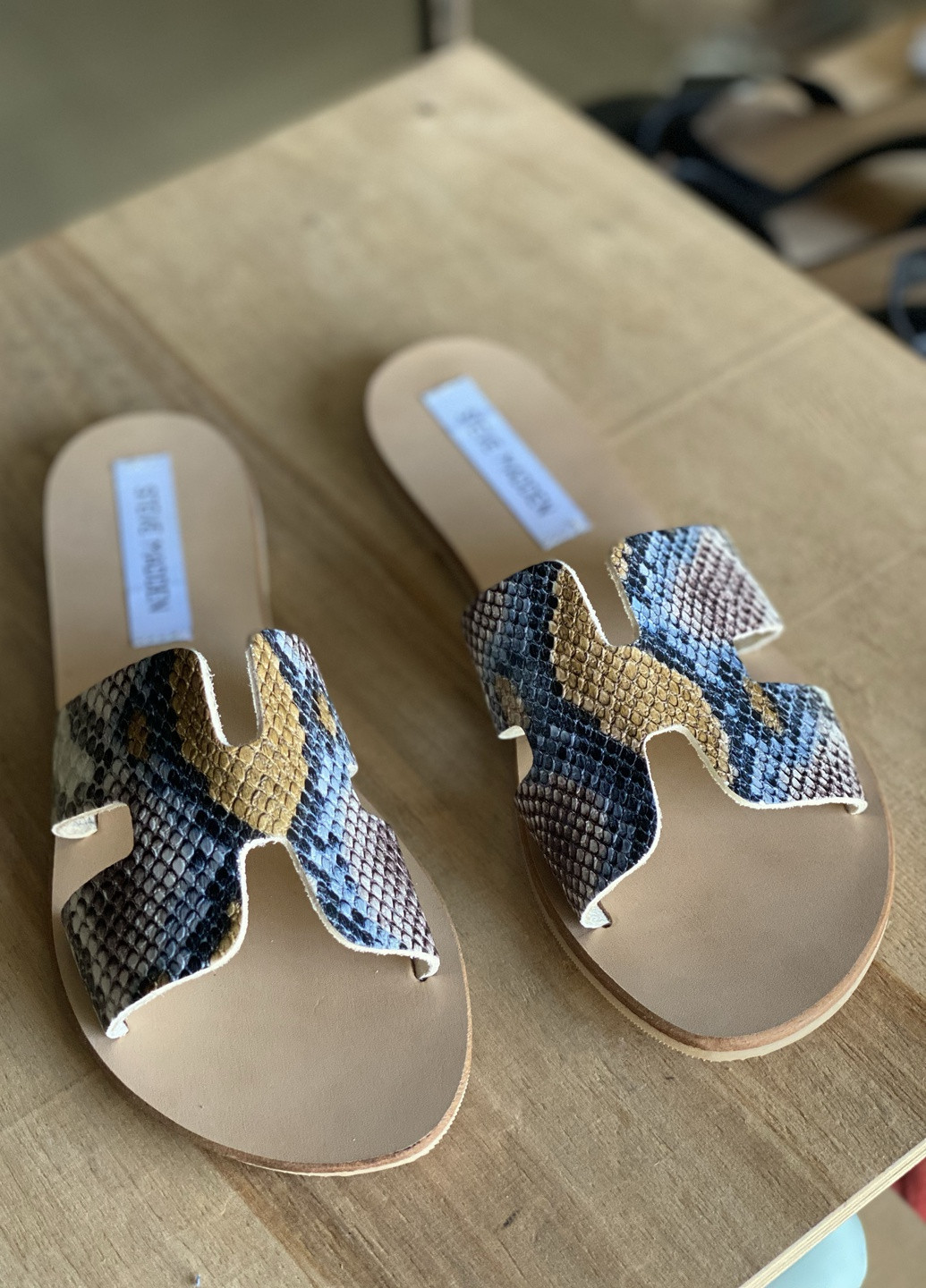 Цветные шлепанцы Steve Madden