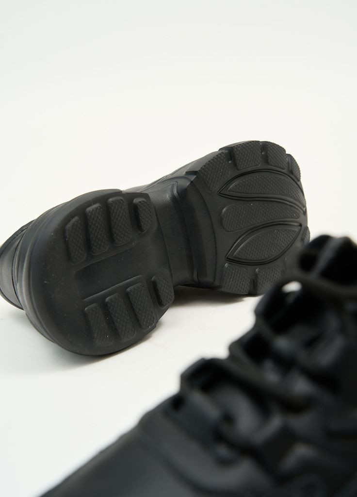 Черные демисезонные кроссовки 179023 Lonza