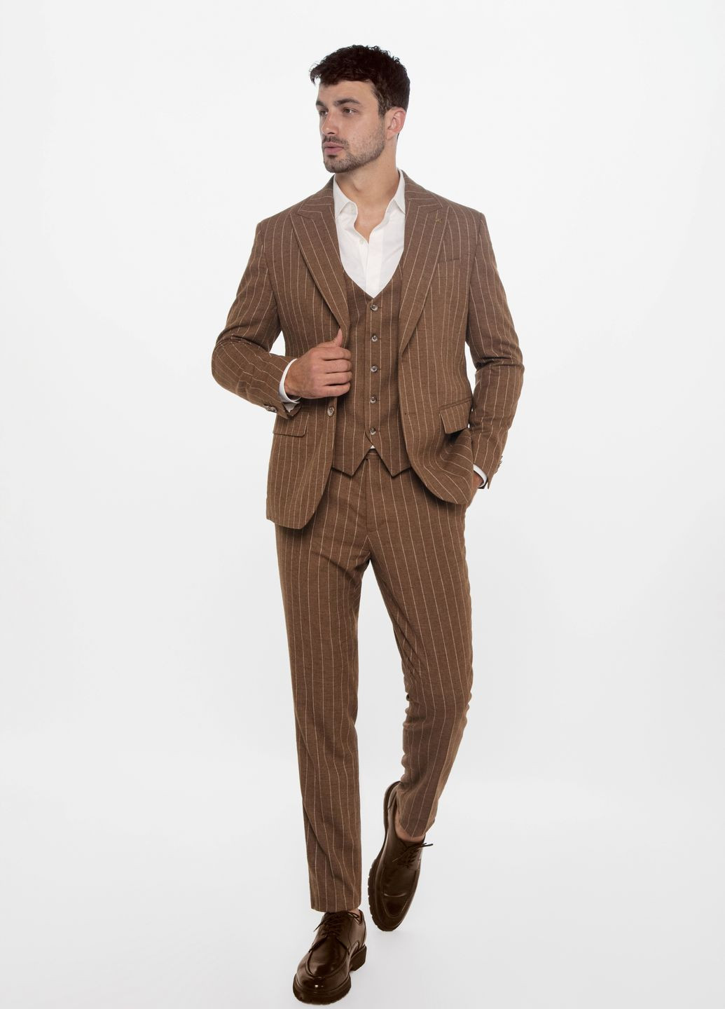Коричневый демисезонный костюм-трійка коричневий у смужку однобортний Andreas Moskin