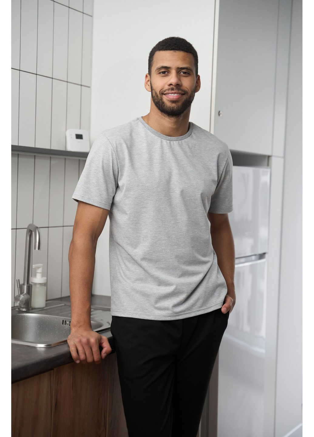 Пижама мужская COTTON BASIC футболка серая + штаны прямые черные Handy Wear (278076157)
