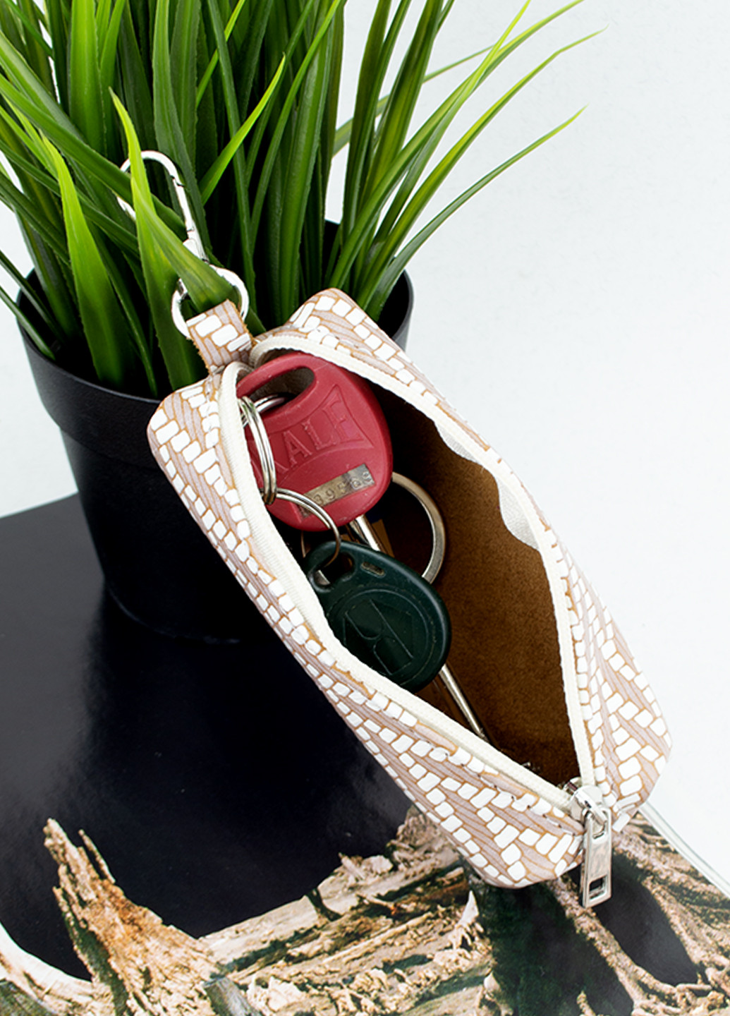 Подарунковий жіночий набір №73: косметичка + ключниця (бежева з плетеним орнаментом) HandyCover (257614437)