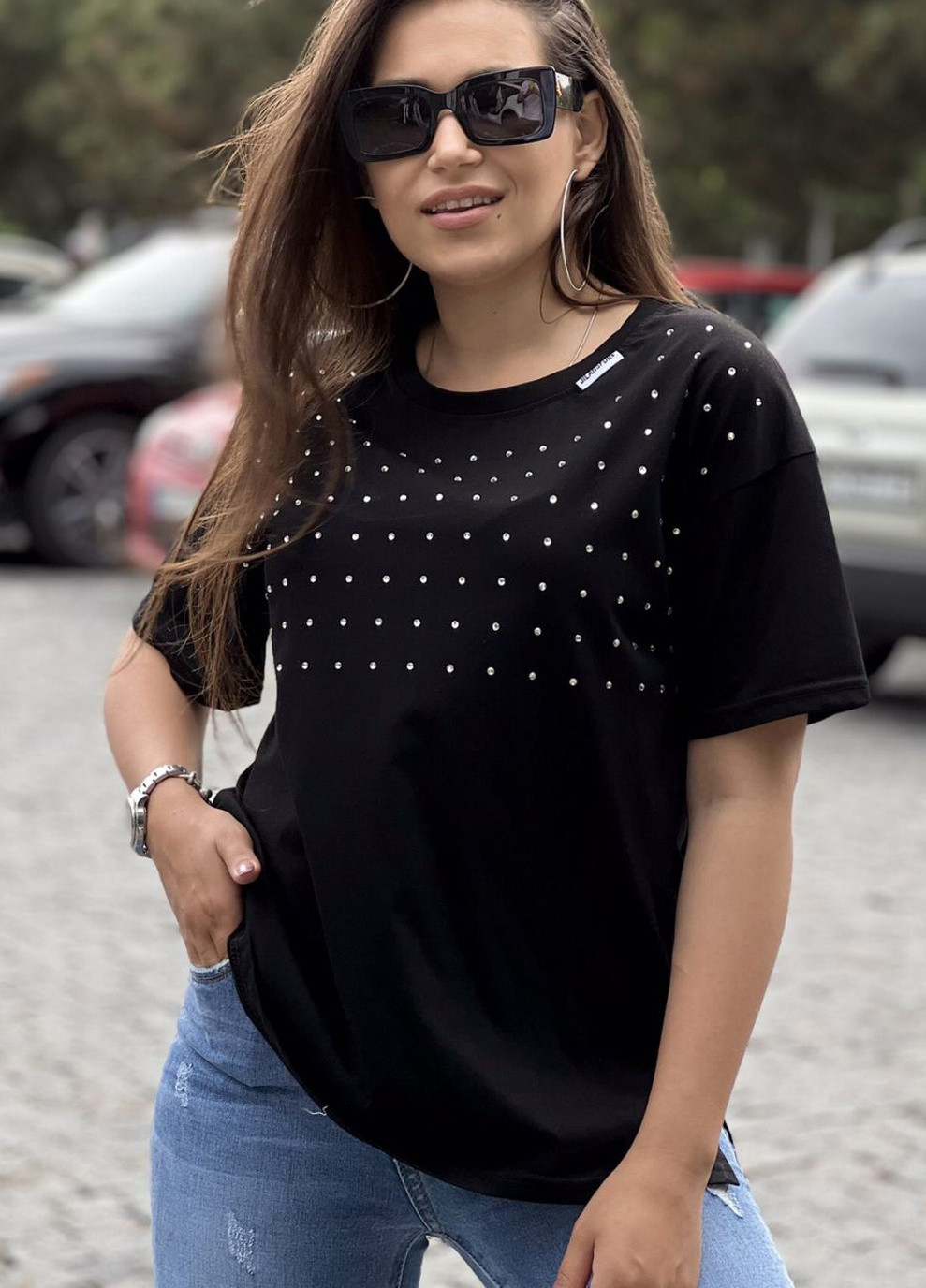 Черная летняя футболка женская черного цвета с украшениями Let's Shop