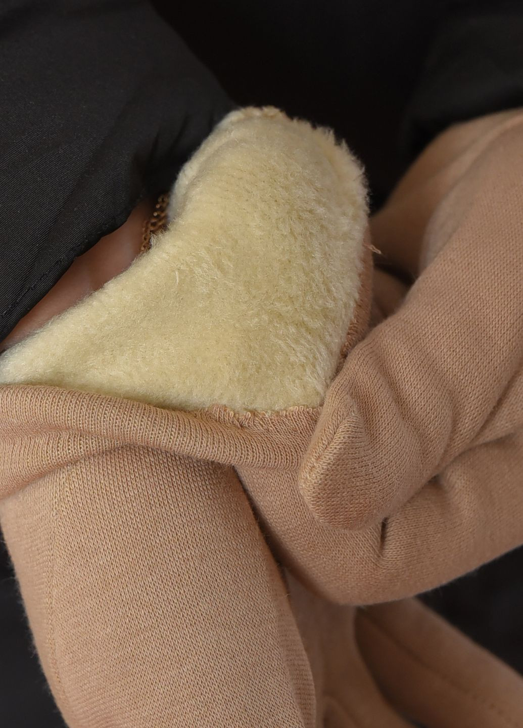Перчатки женские на меху бежевого цвета Let's Shop (277609078)