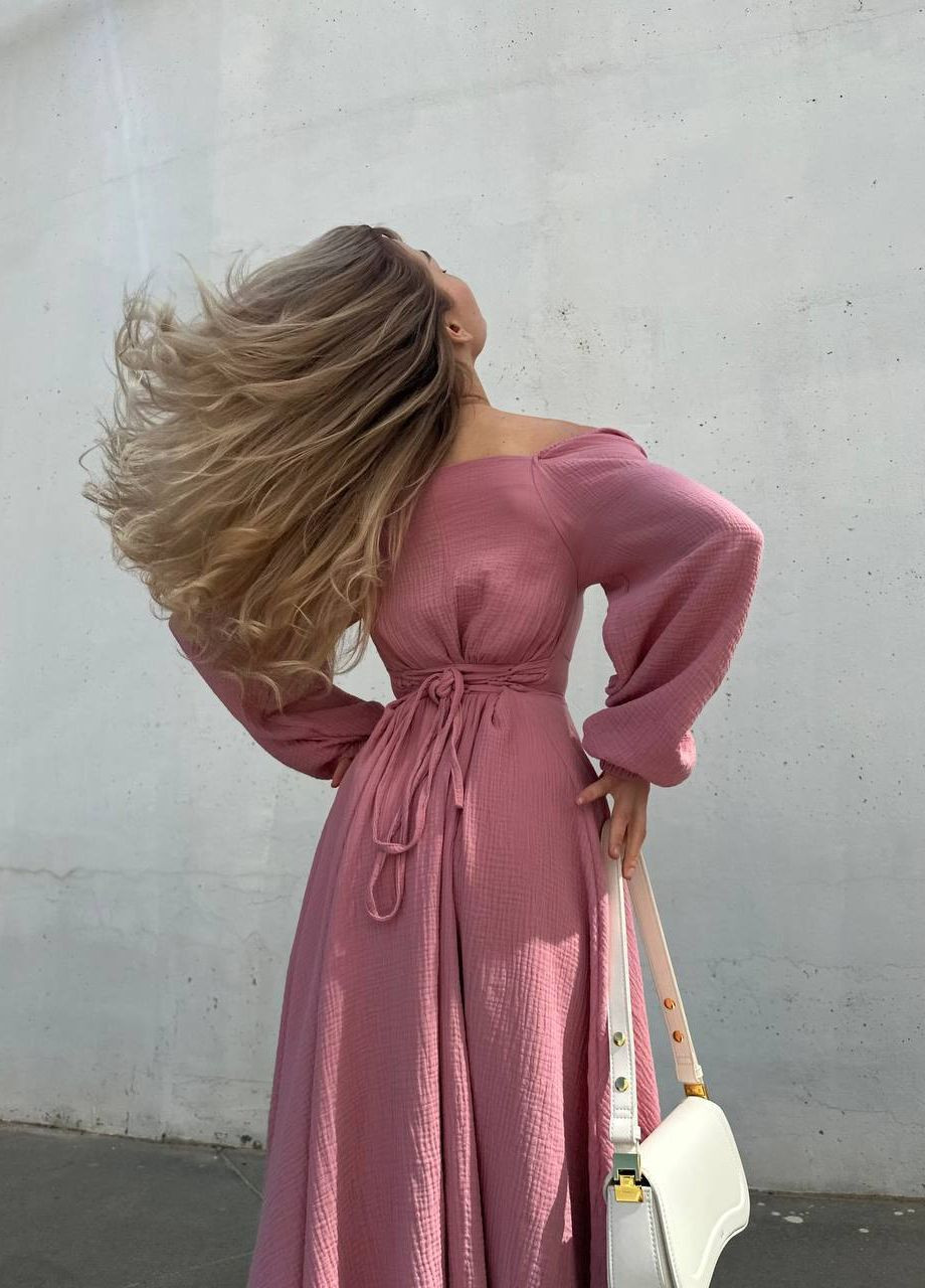 Розово-лиловое платье из муслина (100% хлопок)со шнуровкой на спине, стильное цвер пыльная роза с открытым декольте и разрезом на ноге No Brand