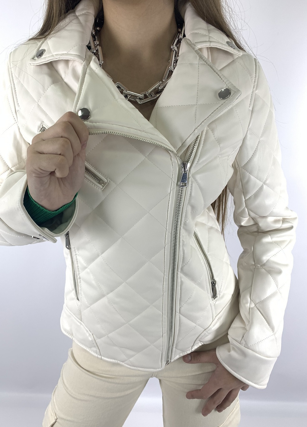 Белая куртка- косуха женская Honey Winter