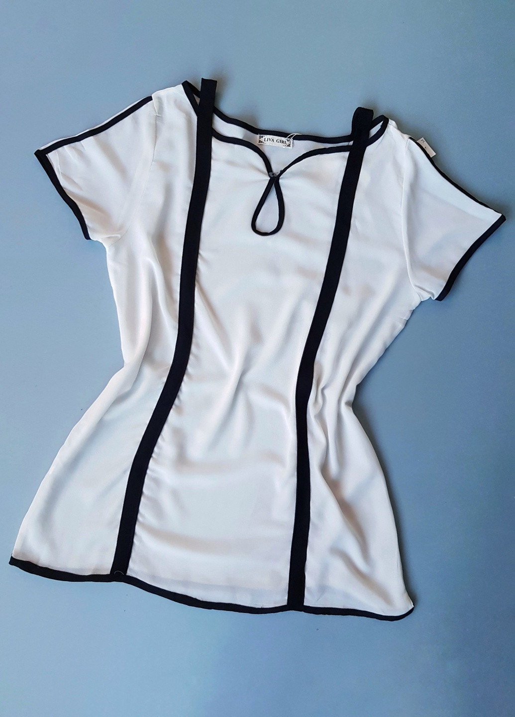 Белая летняя блузка женская белая с черными швами livagirl 955 xl(48) No Brand