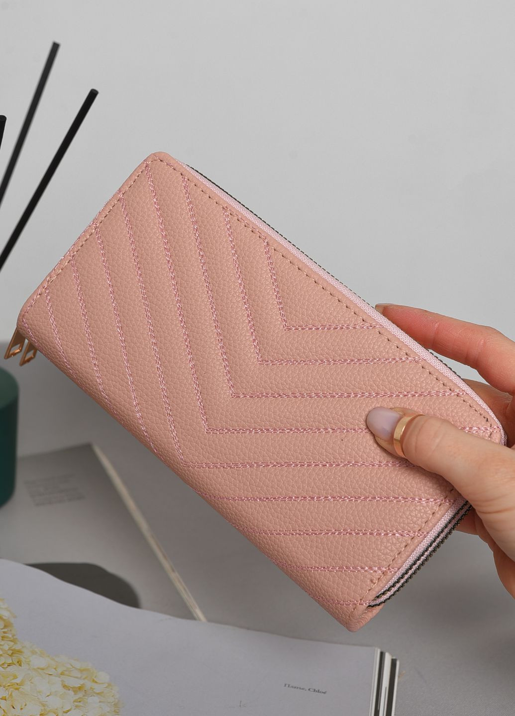 Гаманець жіночий з екошкіри рожевого кольору Let's Shop (277983267)