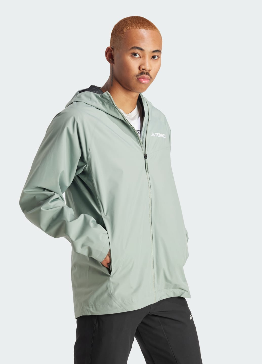 Зелена демісезонна куртка terrex multi 2l rain.rdy adidas